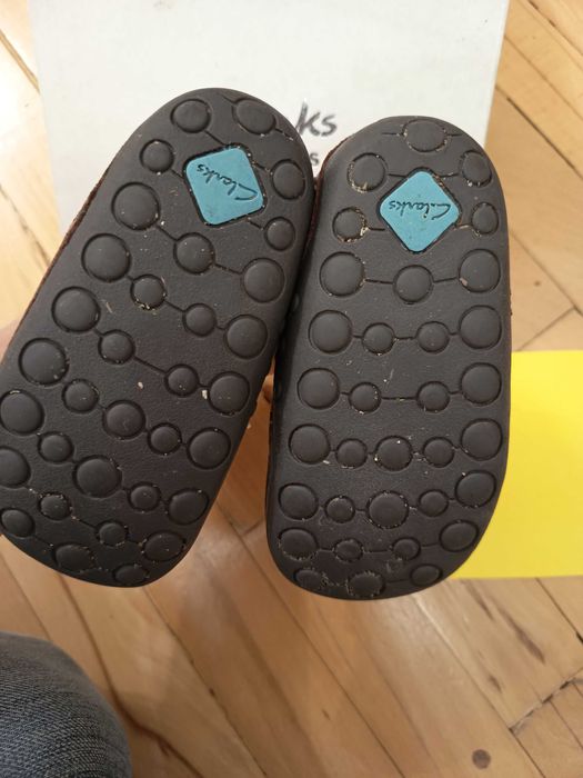 21 обувки Clark's за прохождане, кожени. буйкии