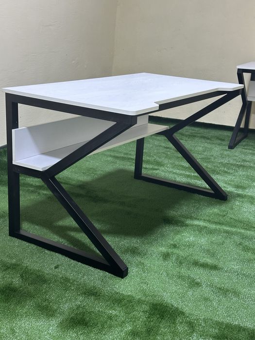 Стол в стиле лофт