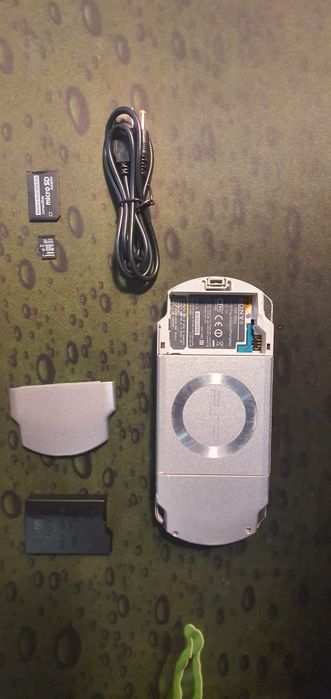 Vând Playstation Portabil (PSP) Seria 2004 Complet  Modat