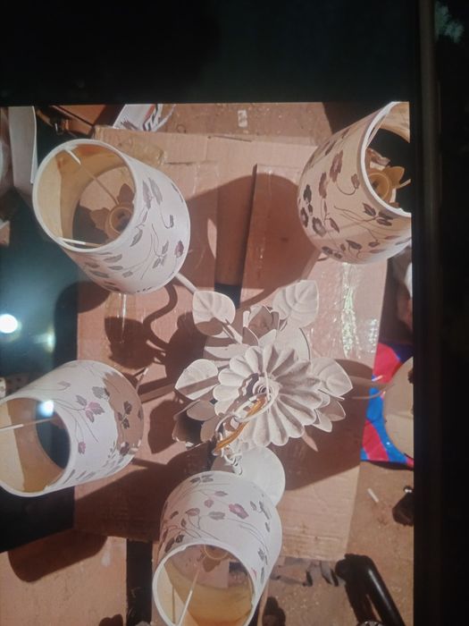 Продам люстры разные