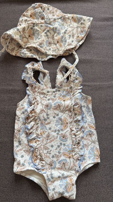 Комплект бански костюм и шапка за бебе