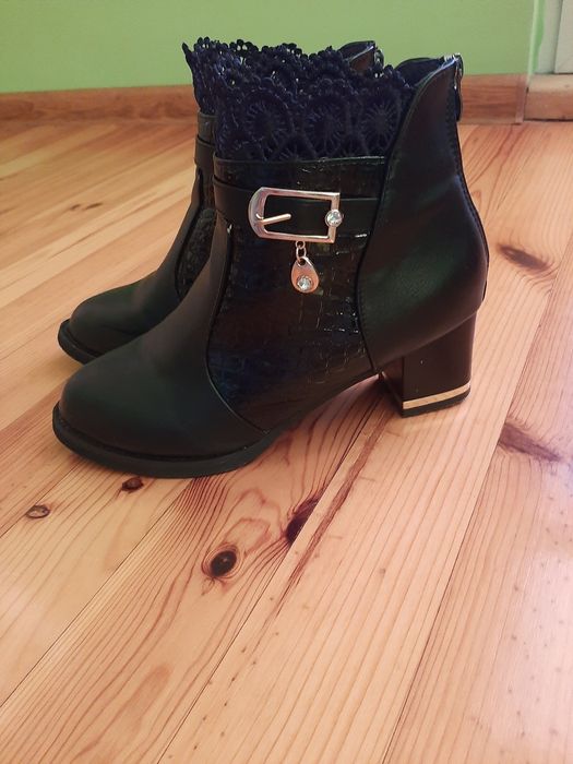 Намалям Дамски боти номер 39