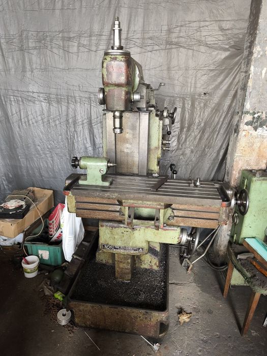 универсална конвенционална фреза FN25