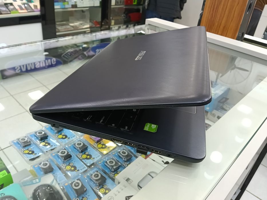 Ноутбук Asus 4/256