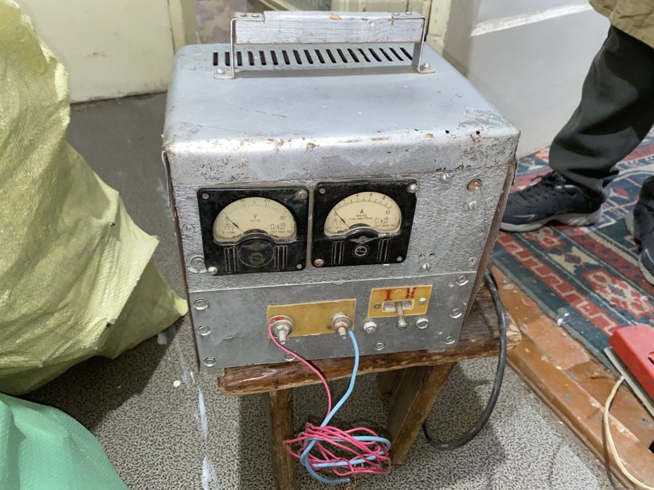 Зарядник для аккумулятора