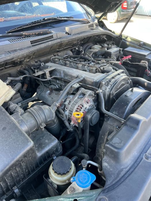 DEZMEMBREZ Piese Auto Kia Sorento Motor 2.5 CRDI Diesel Euro 3 4 Motor 2.5 Diesel cod D4CB cutie viteze manuala 5 trepte 4x4 cutie transfer Fata completa bara fata Capota far aripa portiera fata spate stanga dreapta haion oglinda