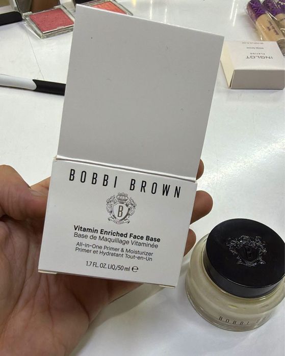 Bobbi Brown база за грим