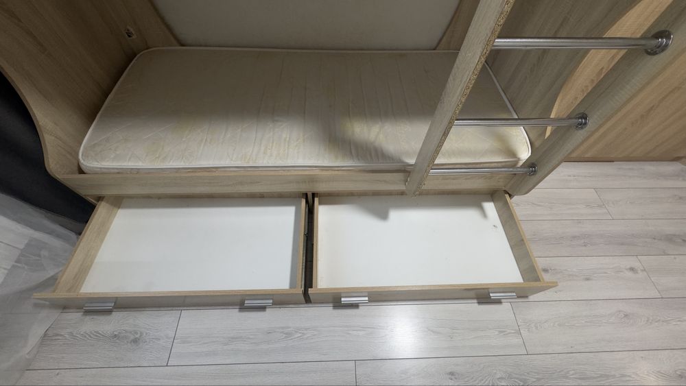 Продам двухъярусную кровать