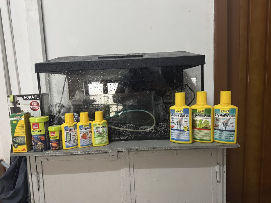 Vand acvariu 55 L complet echipat plus unul de 5 L