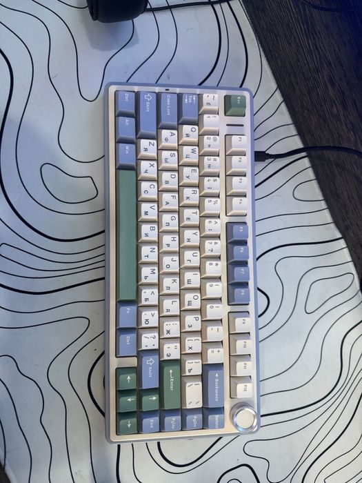 Продаю клавиатуру Aula f75