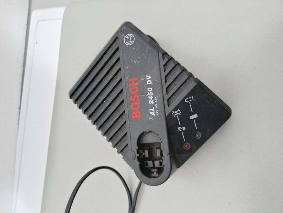 Încărcător Bosch 24 v  baterie