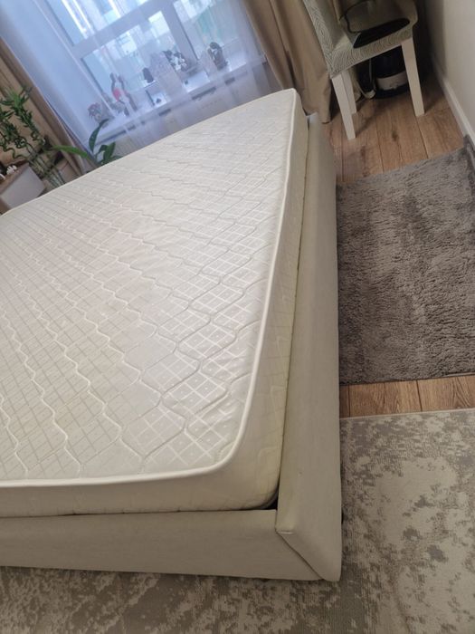 Кровать двуспальная