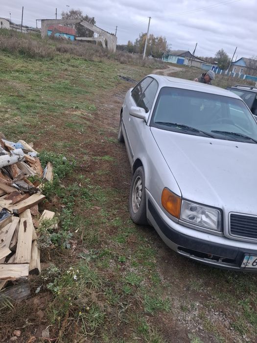 В продаже ауди 100 С4