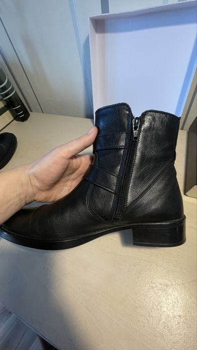 Продам кожаные ботинки в байкерском стиле.