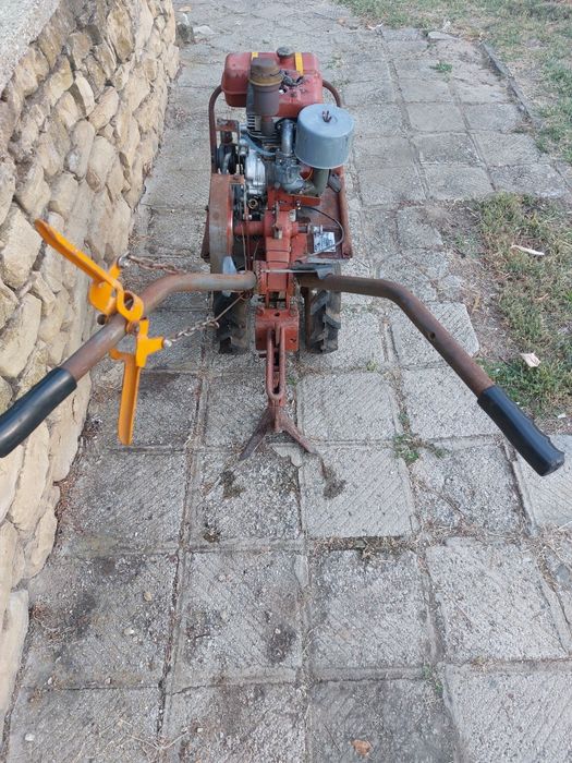 Продавам Трактор  фреза