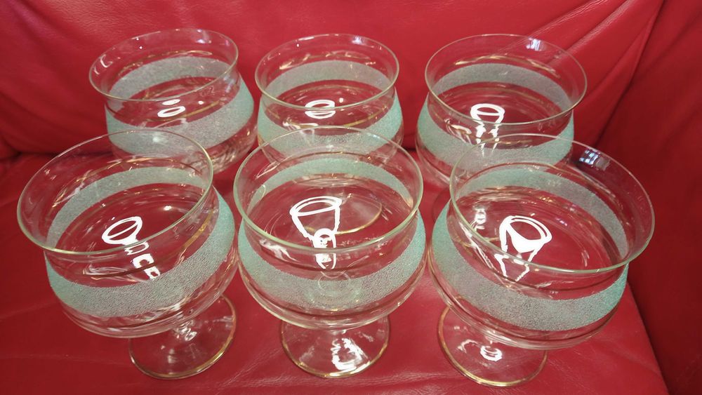 Много красиви ретро шампанки, златни кантове, цветна посипка, 6 бр