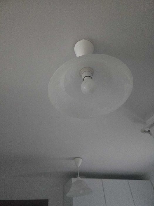 Vand lustra cu 3 becuri , cu 1 bec si o aplica pentru baie