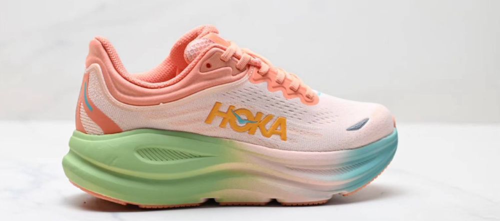 Нови дамски маратонки с кутия Hoka Bondi 9