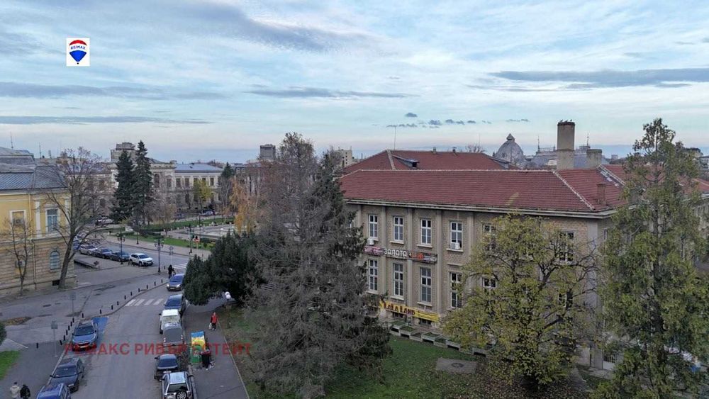 Дава се под наем Офис в Русе, Център - 4000 кв.м за 27929.13 € - Снимка #4