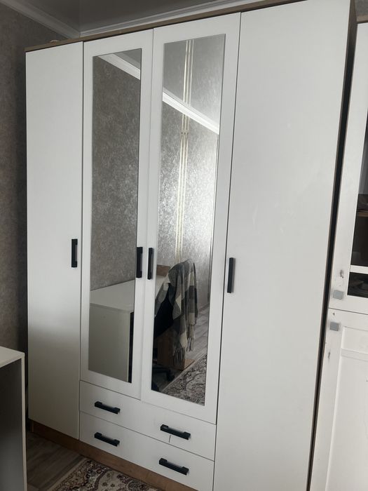 Срочно продам шкафы