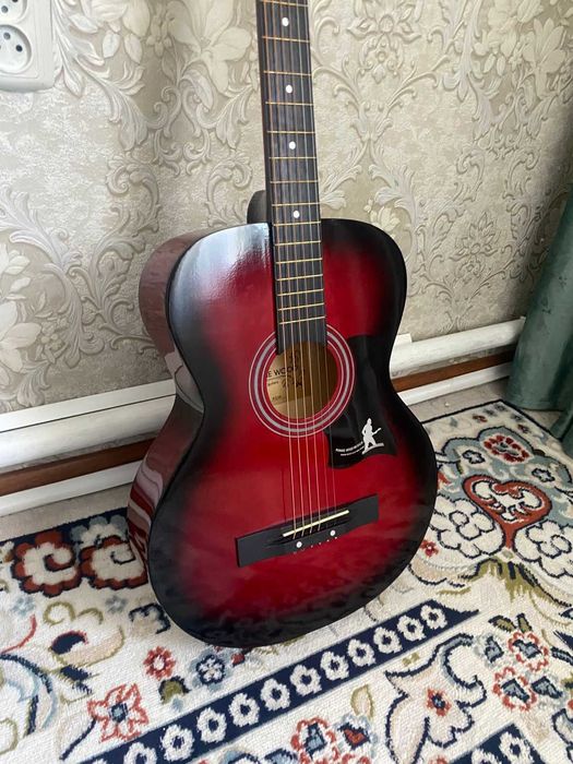 Продам отличную акустическую гитару Ronnie Wood модель AG38