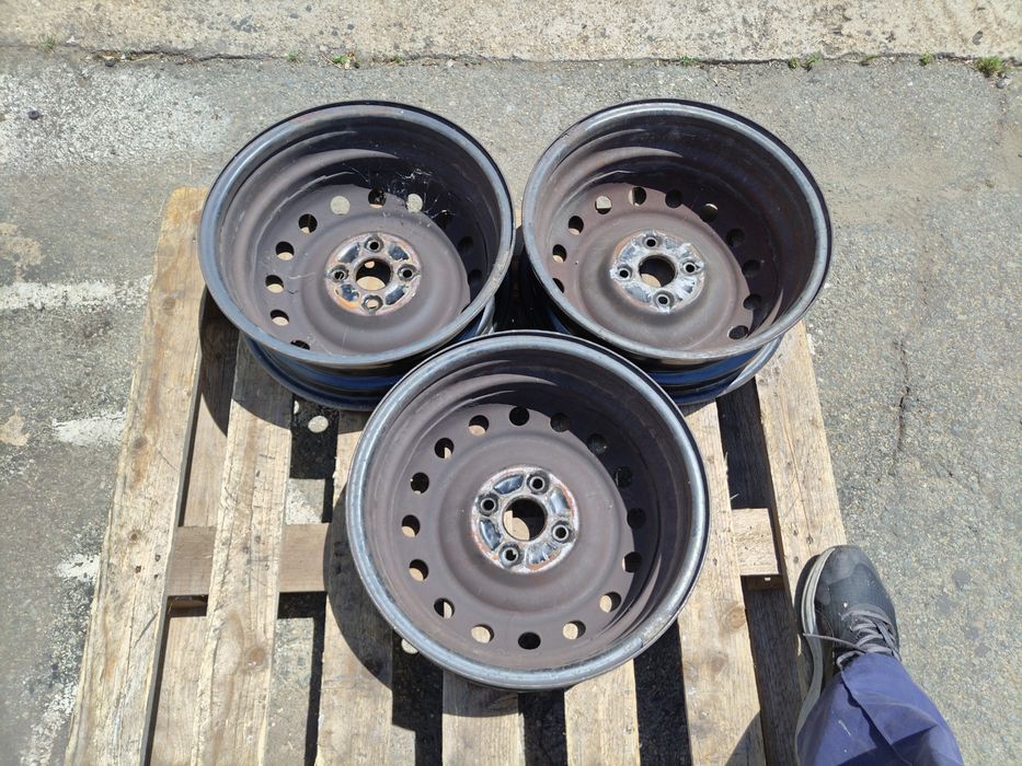 15 цола 4 х 100 мм Хюндай И20 - 5,5 инча / ЕТ 51