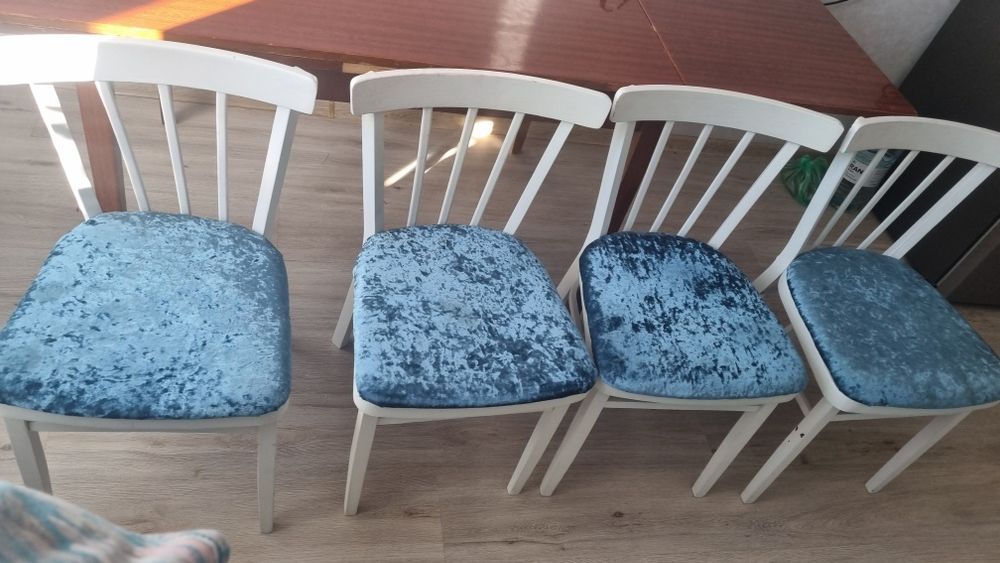 Продам стол и 4 стулья
