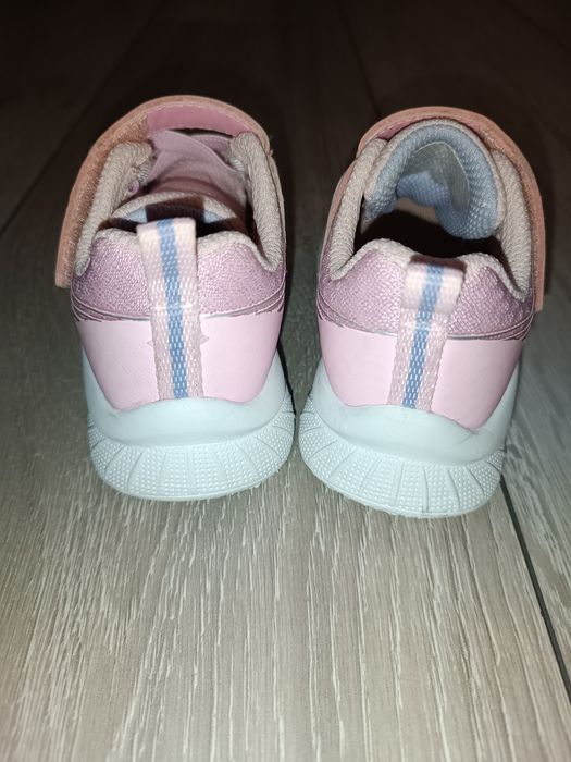 Маратонки Skechers ,ботуши Guess,keцове Mayoral и пантофи BeFado+подарък