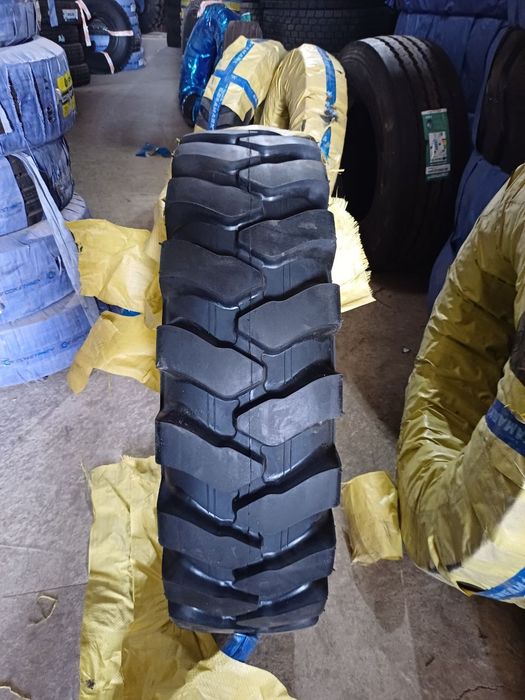 Шина размера9.00-20 GREMARK . Для эксковатора.(китай). 46кг.Усиленный