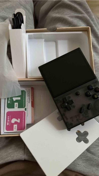 Игровая приставка Anbernic RG35XX Plus (64GB+64GB) + Игры