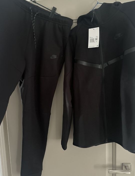 Продам Nike tech fleece