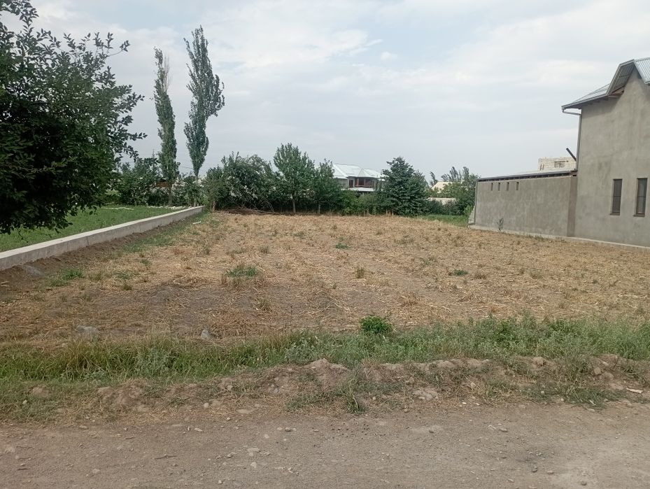 Ер 10 сотик сотилади