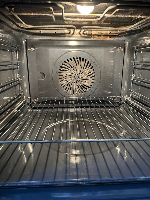 Фурна за вграждане AEG