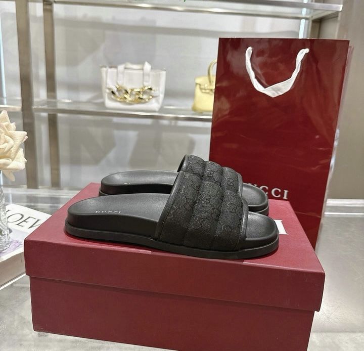 Slapi Gucci colectie noua