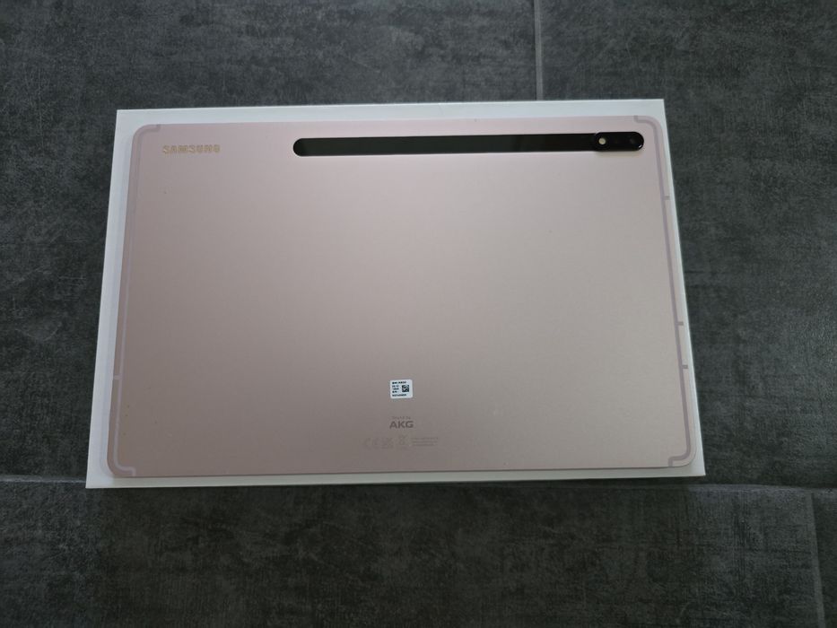 Продавам Samsung tab S8 plus