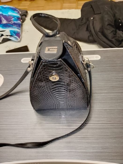 Продам сумки бу в хорошем состоянии