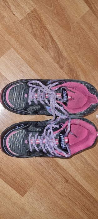 Кроссовки для девочки
