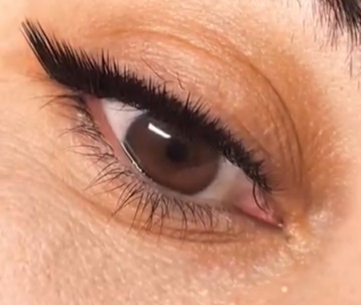 Делаю наращивания ресниц