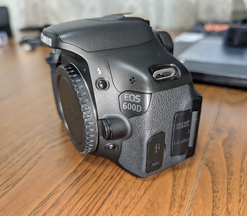 Canon 600d + EF-S 18-55 IS II