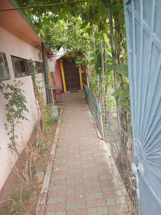 Se închiriază o parte dintr-o casă la Roșu