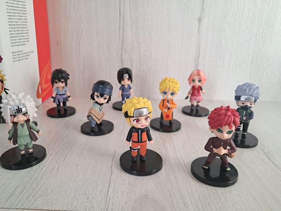 Продам книги о Наруто и фигурки