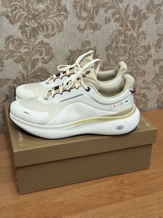 Кроссовки 46го размера от компании Li ning