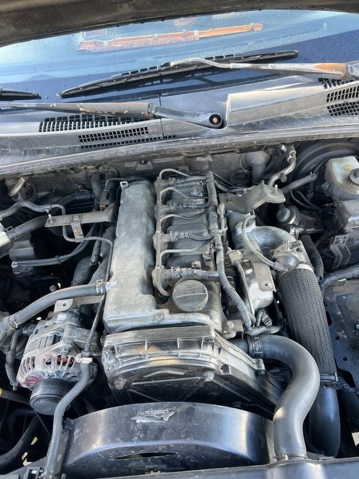 DEZMEMBREZ Piese Auto Kia Sorento Motor 2.5 CRDI Diesel Euro 3 4 Motor 2.5 Diesel cod D4CB cutie viteze manuala 5 trepte 4x4 cutie transfer Fata completa bara fata Capota far aripa portiera fata spate stanga dreapta haion oglinda