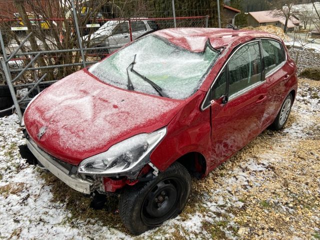 Peugeot 208 1.2 PureTech Allure / Пежо 208 1.2