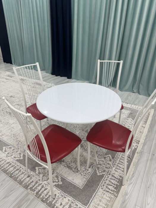 Продам стол и стулья