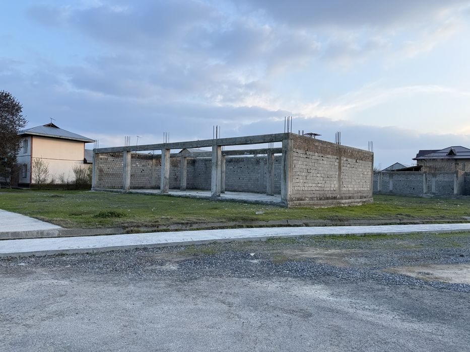 Uchtepada joylashgan noturar bino sotiladi 5 sotix