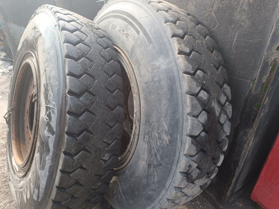 Балоны 160/156К БУ 2 шт с дисками.