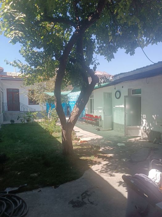 Сабзавот маҳалласида 3 сотих ҳовли сотилади.