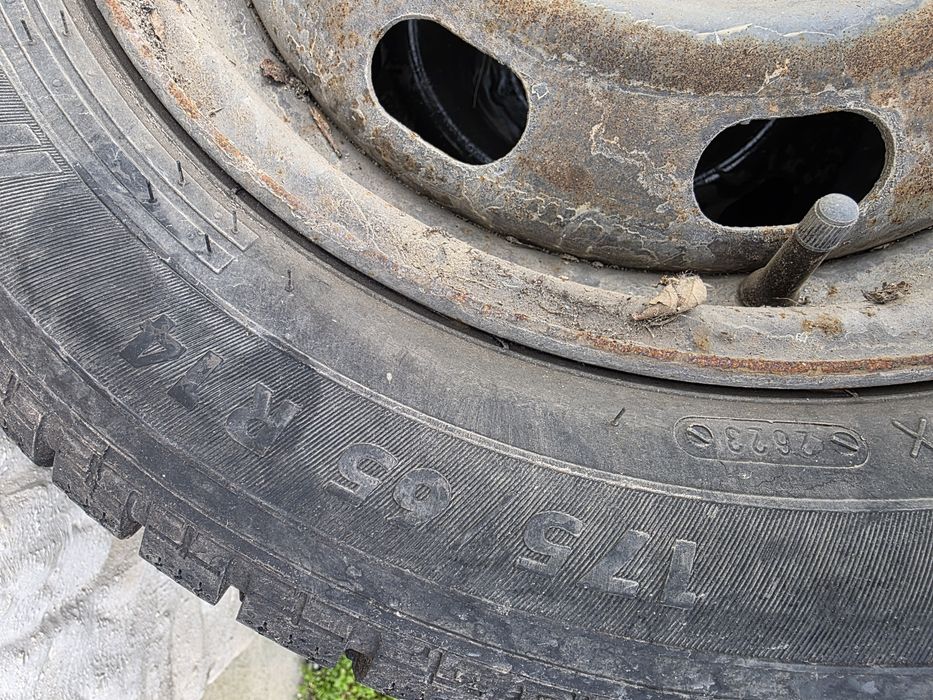 4 бр гуми с джанти за пежо 406