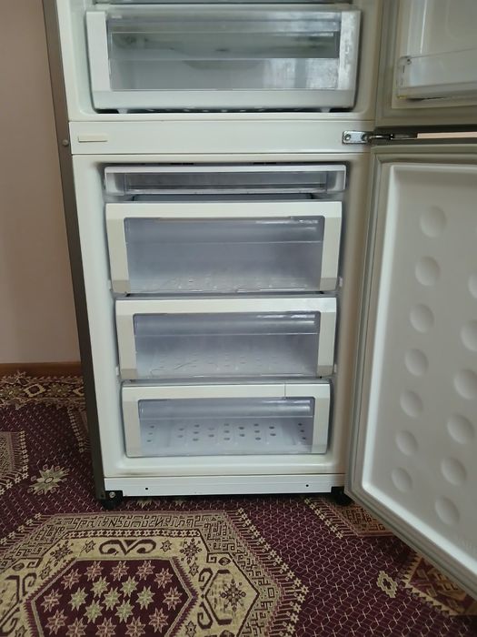 Продаётся холодилник самсунг